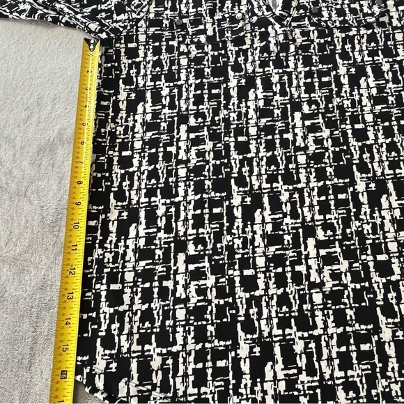 Jones New York Signature Black & White Blouse Top - Picture 9 of 10